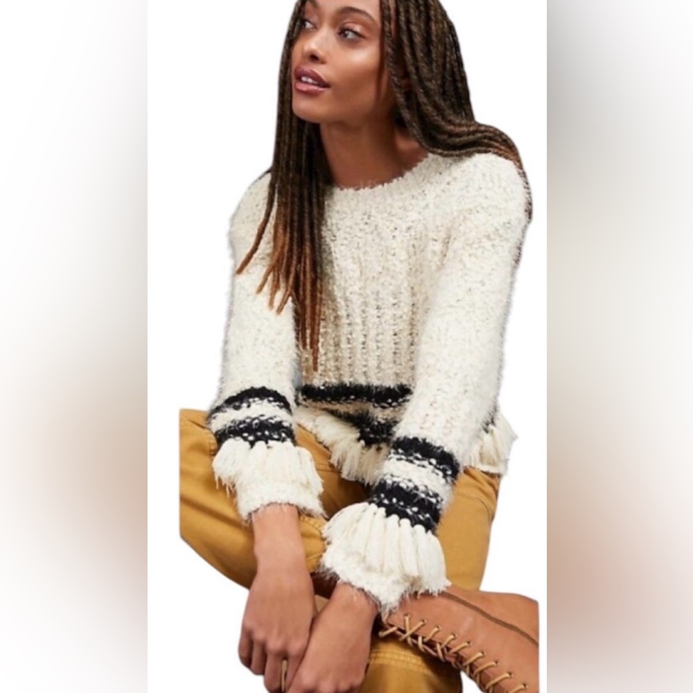 ❤️Anthropologie Amadi Cora fringed sweater Size M eyelash boho fringe